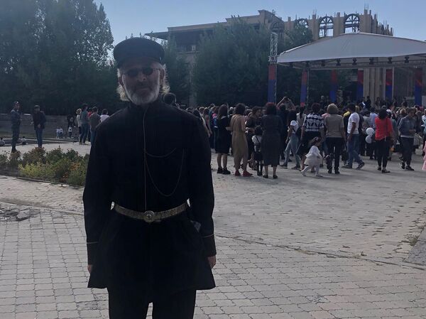 «Ծո՛, ինչղ լավ է, հբը օր կսեինք` աշխարհի կենտրոնը Գյումրին է». տոնական հայրաքաղաքը «Ծո՛, ինչղ լավ է, հբը օր կսեինք` աշխարհի կենտրոնը Գյումրին է». տոնական հայրաքաղաքը - Sputnik Արմենիա