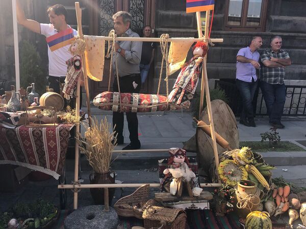«Ծո՛, ինչղ լավ է, հբը օր կսեինք` աշխարհի կենտրոնը Գյումրին է». տոնական հայրաքաղաքը «Ծո՛, ինչղ լավ է, հբը օր կսեինք` աշխարհի կենտրոնը Գյումրին է». տոնական հայրաքաղաքը - Sputnik Արմենիա