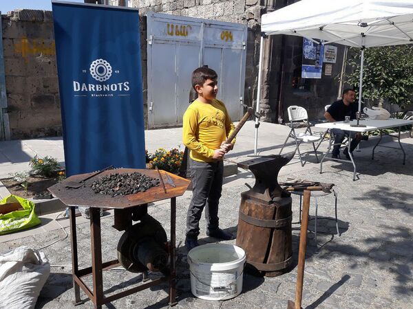 Игры с мозгами, шахматы с юмором и железные леди: что показали гостям мастера в Гюмри - Sputnik Армения