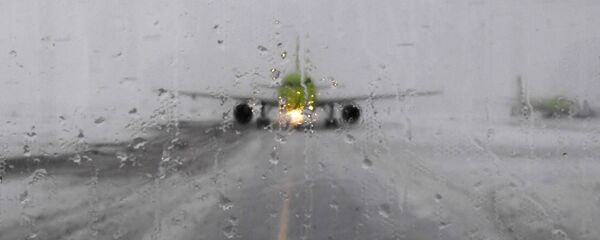 Аэропорт Домодедово. Самолет. Дождь  - Sputnik Армения