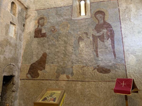 Своими силами, да помолясь: настоятель монастыря с подвижниками спасают Дадиванк - фото Своими силами, да помолясь: настоятель монастыря с подвижниками спасают Дадиванк - фото - Sputnik Армения