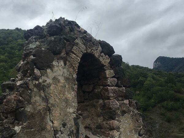 Своими силами, да помолясь: настоятель монастыря с подвижниками спасают Дадиванк - фото Своими силами, да помолясь: настоятель монастыря с подвижниками спасают Дадиванк - фото - Sputnik Армения