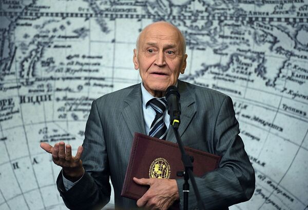 Если бы не надбавки за звания, было бы тяжко: какая пенсия у российских звезд Если бы не надбавки за звания, было бы тяжко: какая пенсия у российских звезд - Sputnik Армения