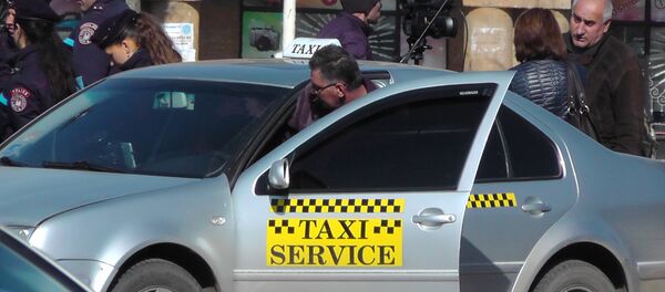 Ванадзорские таксисты выступили с прошением пересмотреть пошлину на такси Ванадзорские таксисты выступили с прошением пересмотреть пошлину на такси - Sputnik Армения