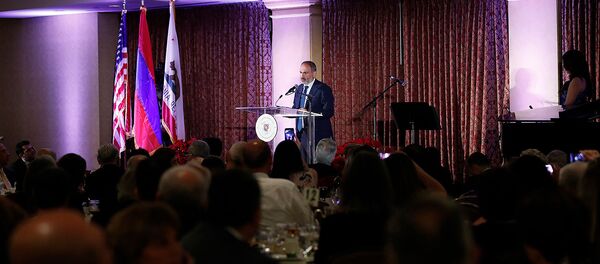 Премьер-министр Никол Пашинян выступает с речью на гала-приеме (22 сентября 2019). Лос-Анджелес - Sputnik Армения