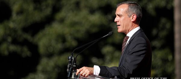 Мэр Лос-Анджелеса Эрик Гарчетти выступил с приветственной речью перед началом митинга премьер-министра Армении (22 сентября 2019). Лос-Анджелес - Sputnik Армения