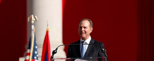 Конгрессмен Адам Шифф выступил с приветственной речью перед началом митинга премьер-министра Армении (22 сентября 2019). Лос-Анджелес - Sputnik Արմենիա