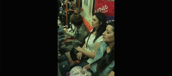 Нунэ Саркисян прокатилась по метро - Sputnik Արմենիա