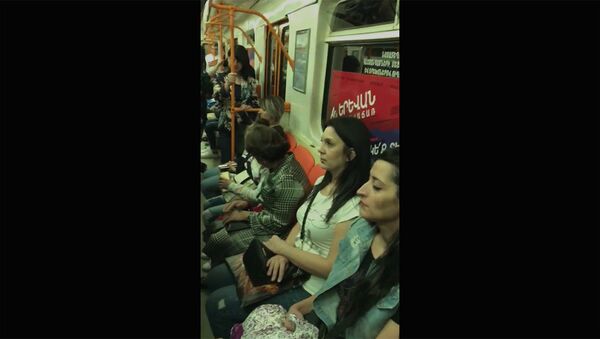 Нунэ Саркисян прокатилась по метро - Sputnik Армения