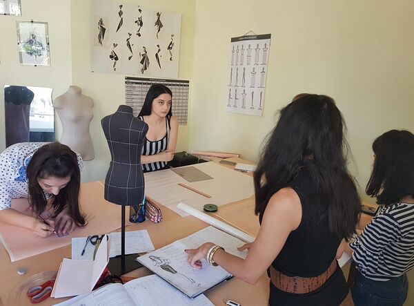Будущим кутюрье: куда пойти учиться в Армении? Будущим кутюрье: куда пойти учиться в Армении? - Sputnik Армения