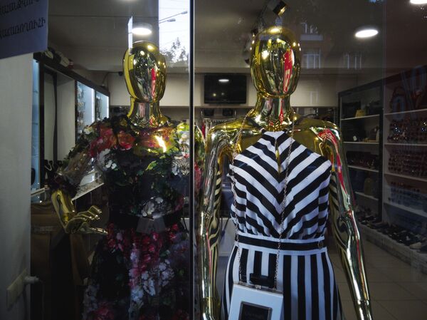 Лучшие и худшие витрины Еревана - Sputnik Армения