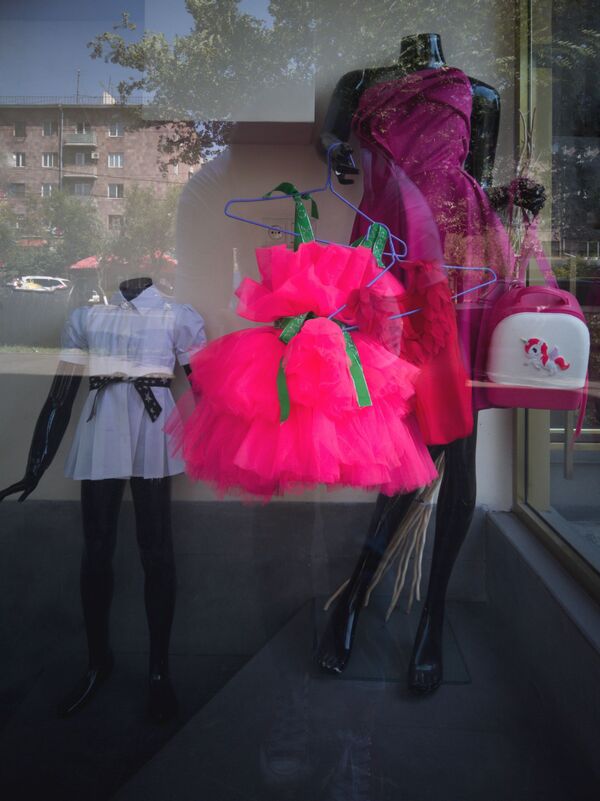 Лучшие и худшие витрины Еревана - Sputnik Армения