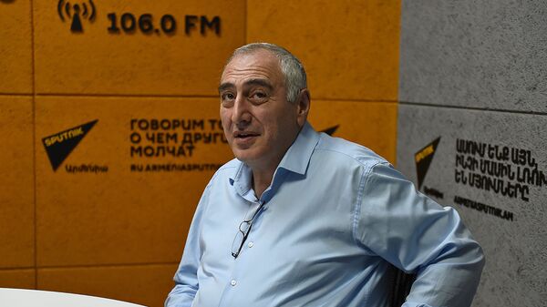 Քոչարյանն իր համախոհների հետ որոշել է բրենդ դարձնել մրգօղին Քոչարյանն իր համախոհների հետ որոշել է բրենդ դարձնել մրգօղին - Sputnik Արմենիա