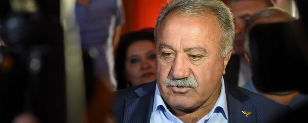 Председатель Союза добровольцев Еркрапа Сасун Микаелян ответил на вопросы журналистов во время учения по мобилизации (24 сентября 2019). Абовян - Sputnik Армения