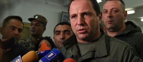 Министр обороны Давид Тоноян ответил на вопросы журналистов во время учения по мобилизации (24 сентября 2019). Абовян Министр обороны Давид Тоноян ответил на вопросы журналистов во время учения по мобилизации (24 сентября 2019). Абовян - Sputnik Արմենիա