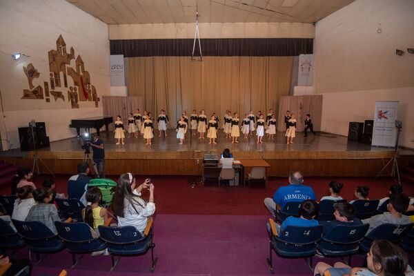 Բարեգործություն` շշի կափարիչով. ևս մեկ երեխա անվասայլակ ստացավ - Sputnik Արմենիա