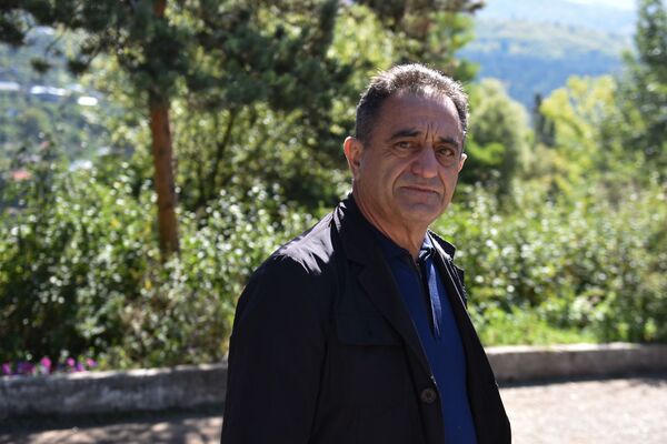 Земли есть, а денег нет: бывшие чиновники не платят за арендованное имущество Земли есть, а денег нет: бывшие чиновники не платят за арендованное имущество - Sputnik Армения