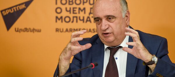 Пресс-конференция председателя Совета директоров ЗАО Армянская АЭС, генерального директорa ЗАО НИИ Арматом Ваграмa Петросяна (26 сентября 2019). Еревaн - Sputnik Արմենիա