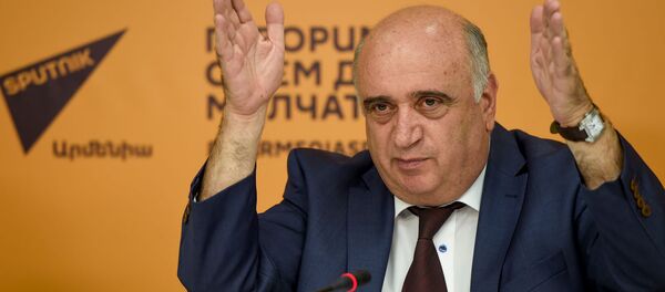 Пресс-конференция председателя Совета директоров ЗАО Армянская АЭС, генерального директорa ЗАО НИИ Арматом Ваграмa Петросяна (26 сентября 2019). Еревaн - Sputnik Армения