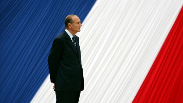 Президент Франции Жак Ширак принимает участие в церемонии в Люксембургском саду (10 мая 2006). Париж - Sputnik Արմենիա