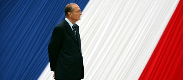 Президент Франции Жак Ширак принимает участие в церемонии в Люксембургском саду (10 мая 2006). Париж - Sputnik Արմենիա