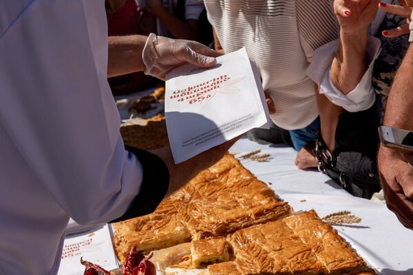 Երևանում համտեսել են աշխարհի ամենամեծ գաթան. այն գերազանցել է նախորդ տարվա ռեկորդը Երևանում համտեսել են աշխարհի ամենամեծ գաթան. այն գերազանցել է նախորդ տարվա ռեկորդը - Sputnik Արմենիա