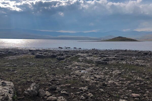 Озеро Арпи около села Гарнарич, Ширак - Sputnik Армения