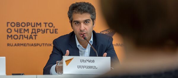 Сергей Смбатян на пресс-конференции Какие проекты готовят звезды классической музыки (27 сентября 2019). Еревaн Сергей Смбатян на пресс-конференции Какие проекты готовят звезды классической музыки (27 сентября 2019). Еревaн - Sputnik Армения