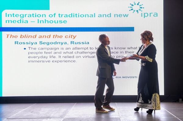 Увидеть мир незрячими глазами: проект Слепые в большом городе получил престижную премию Увидеть мир незрячими глазами: проект Слепые в большом городе получил престижную премию - Sputnik Армения