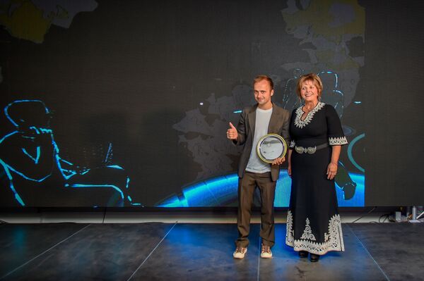 Увидеть мир незрячими глазами: проект Слепые в большом городе получил престижную премию Увидеть мир незрячими глазами: проект Слепые в большом городе получил престижную премию - Sputnik Армения