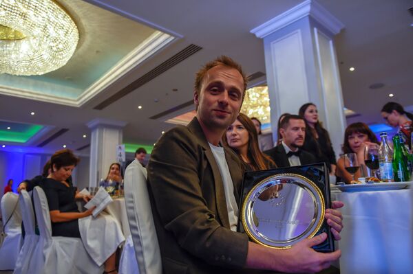 Увидеть мир незрячими глазами: проект Слепые в большом городе получил престижную премию Увидеть мир незрячими глазами: проект Слепые в большом городе получил престижную премию - Sputnik Армения