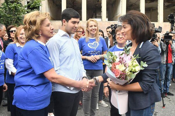 Աննա Հակոբյանը ներկա է գտնվել «Իմ ուղին» կենտրոնի նոր մասնաշենքի բացման արարողությանը Աննա Հակոբյանը ներկա է գտնվել «Իմ ուղին» կենտրոնի նոր մասնաշենքի բացման արարողությանը - Sputnik Արմենիա