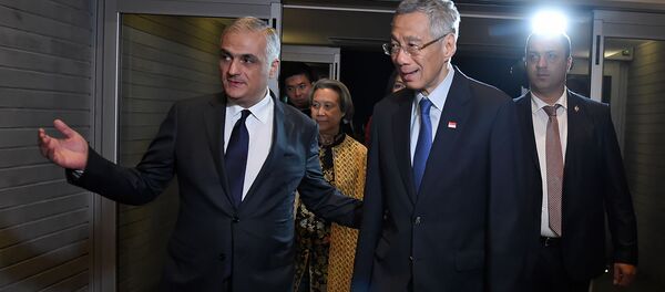 Вице-премьер Мгер Григорян встречает премьер-министра Сингапура Ли Сянлуна в аэропорту Звартноц (28 сентября 2019). Еревaн - Sputnik Армения