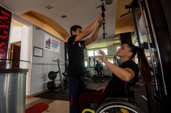 Խենթի պես սիրել կյանքը և չհանձնվել. ինչպես անվասայլակով աղջիկն աշխարհը մատչելի դարձրեց Խենթի պես սիրել կյանքը և չհանձնվել. ինչպես անվասայլակով աղջիկն աշխարհը մատչելի դարձրեց - Sputnik Արմենիա