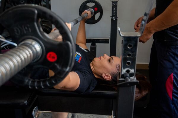 Խենթի պես սիրել կյանքը և չհանձնվել. ինչպես անվասայլակով աղջիկն աշխարհը մատչելի դարձրեց Խենթի պես սիրել կյանքը և չհանձնվել. ինչպես անվասայլակով աղջիկն աշխարհը մատչելի դարձրեց - Sputnik Արմենիա