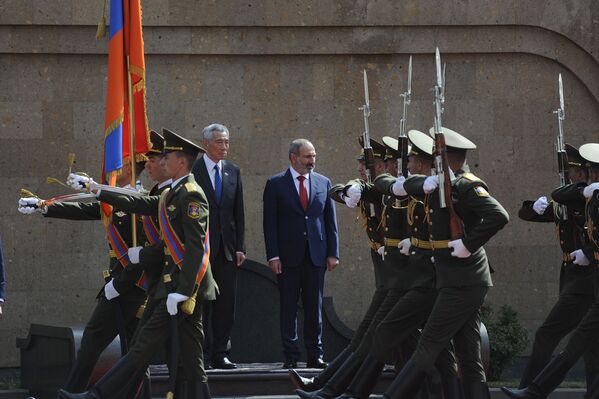 Премьер-министр Армении Никол Пашинян и премьер Сингапура Ли Сянь Лун - Sputnik Армения