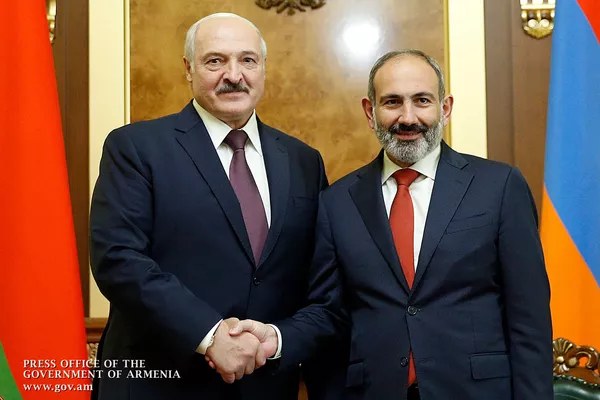 Встреча премьер-министра Армении Никола Пашиняна и президента Беларуси Александра Лукашенко (30 сентября 2019). Еревaн Встреча премьер-министра Армении Никола Пашиняна и президента Беларуси Александра Лукашенко (30 сентября 2019). Еревaн - Sputnik Армения