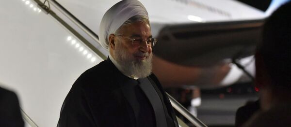 Президент Ирана Хасан Роухани выходит из самолета в аэропорту Звартноц (30 сентября 2019). Еревaн Президент Ирана Хасан Роухани выходит из самолета в аэропорту Звартноц (30 сентября 2019). Еревaн - Sputnik Армения