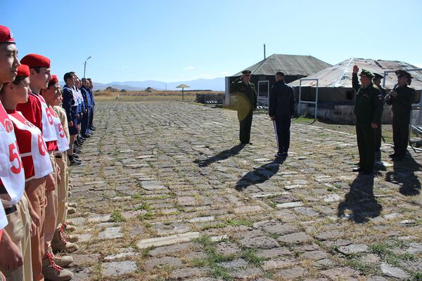 В Армении военнослужащие российской военной базы впервые состязались в летнем биатлоне - Sputnik Армения