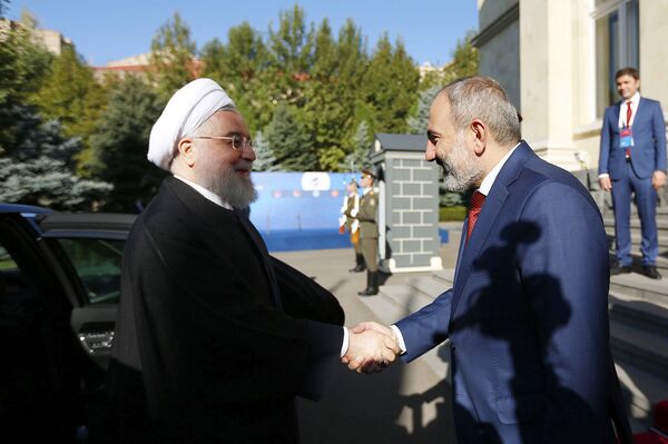 Ереван вне геополитической дрязги: как Путин и Роухани расставили акценты в Армении - Sputnik Армения