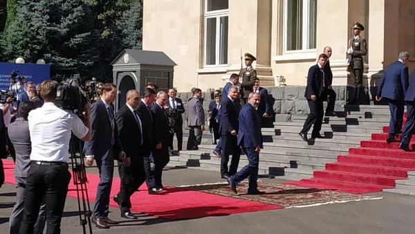 Грузинский журналист задал вопрос Владимиру Путину (1 октября 2019). Еревaн Грузинский журналист задал вопрос Владимиру Путину (1 октября 2019). Еревaн - Sputnik Армения