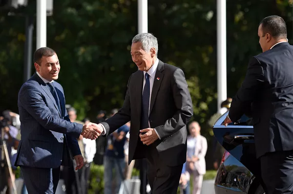 Ядерная сделка и не только: президент Ирана и премьер Сингапура встретились в Ереване Ядерная сделка и не только: президент Ирана и премьер Сингапура встретились в Ереване - Sputnik Армения