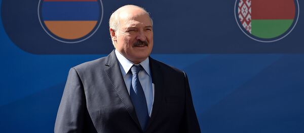 Президент Беларуси Александр Лукашенко перед началом заседания Высшего Евразийского Экономического Совета (1 октября 2019). Еревaн Президент Беларуси Александр Лукашенко перед началом заседания Высшего Евразийского Экономического Совета (1 октября 2019). Еревaн - Sputnik Արմենիա