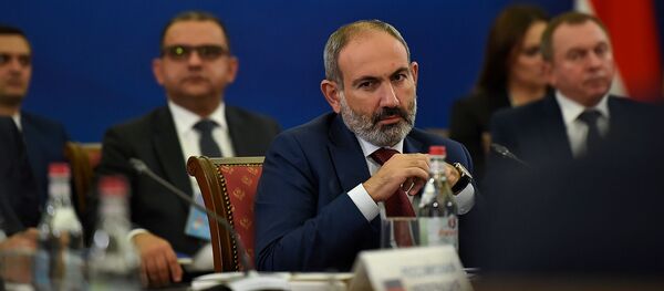 Премьер-министр Армении Никол Пашинян во время расширенного заседания Высшего Евразийского Экономического Совета (1 октября 2019). Еревaн Премьер-министр Армении Никол Пашинян во время расширенного заседания Высшего Евразийского Экономического Совета (1 октября 2019). Еревaн - Sputnik Армения
