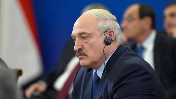 Президент Беларуси Александр Лукашенко во время расширенного заседания Высшего Евразийского Экономического Совета (1 октября 2019). Еревaн Президент Беларуси Александр Лукашенко во время расширенного заседания Высшего Евразийского Экономического Совета (1 октября 2019). Еревaн - Sputnik Армения