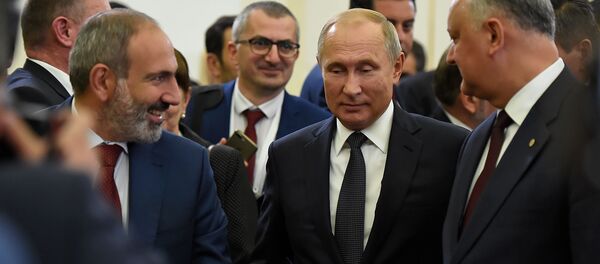 Премьер-министр Армении Никол Пашинян и президенты России и Молдовы Владимир Путин и Игорь Додон по окончании расширенного заседания Высшего Евразийского Экономического Совета (1 октября 2019). Еревaн - Sputnik Армения