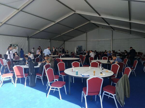 Адская кухня журналистов: как СМИ освещали саммит ЕАЭС – видео - Sputnik Армения