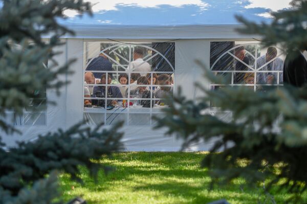 Адская кухня журналистов: как СМИ освещали саммит ЕАЭС – видео - Sputnik Армения