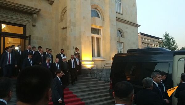 Главы стран-участниц заседания ЕАЭС выходят из здания резиденции президента Армении - Sputnik Արմենիա