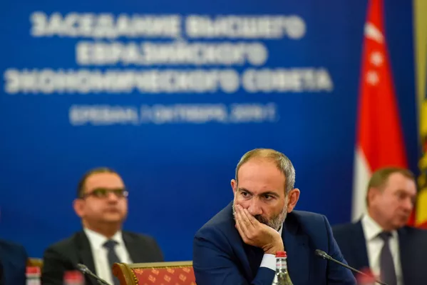 Премьер-министр Армении Никол Пашинян во время расширенного заседания Высшего Евразийского Экономического Совета Премьер-министр Армении Никол Пашинян во время расширенного заседания Высшего Евразийского Экономического Совета - Sputnik Армения